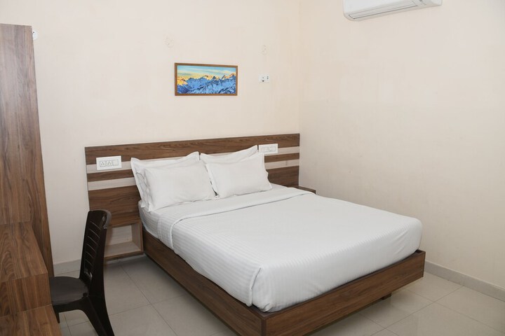 Room 11 of 25