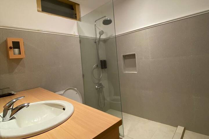 Room 42 of 103
