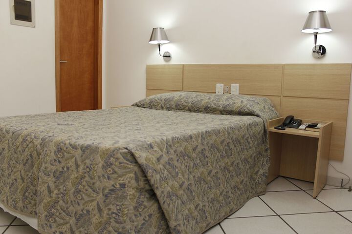 Room 4 of 13