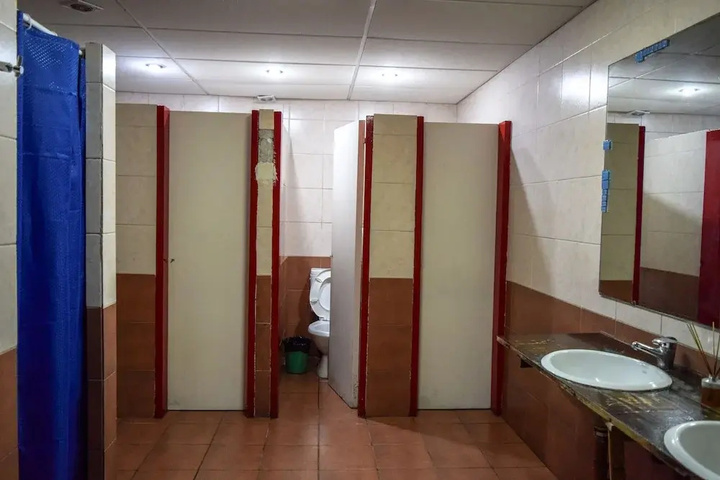 Room 8 of 28