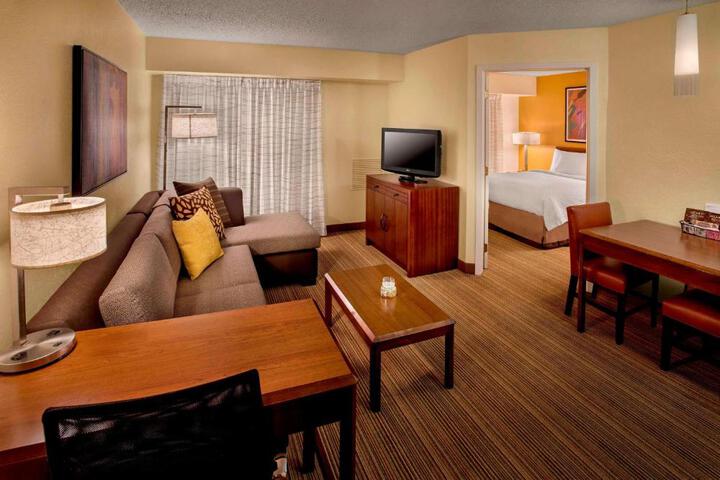 Hearing Accessible 1 Bedroom Suite Queen (1 of 12)
