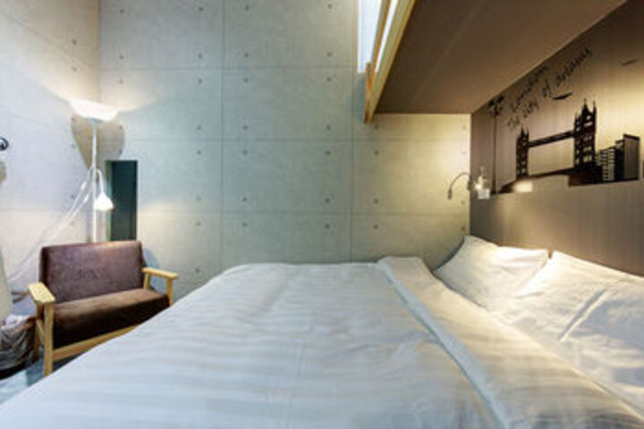 Room 10 of 25