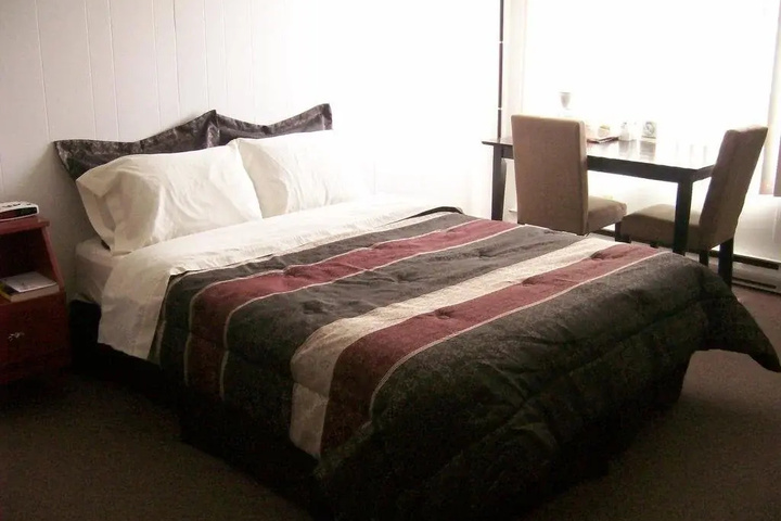 Room 2 of 18