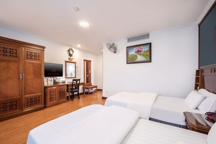 Room 17 of 33