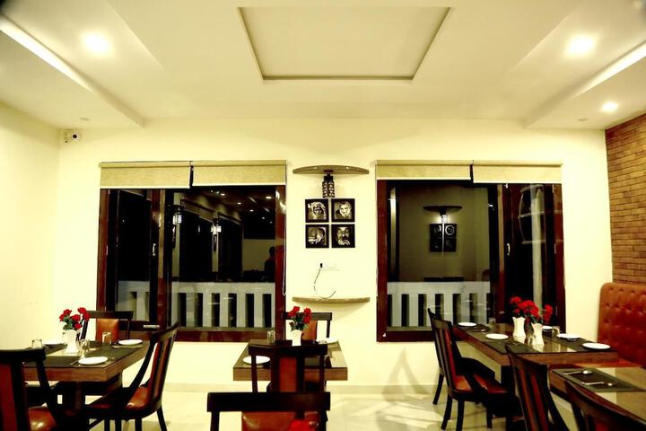Dining 24 of 39