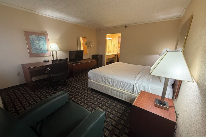 Room 11 of 18