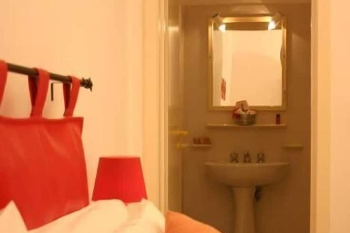 Room 10 of 30
