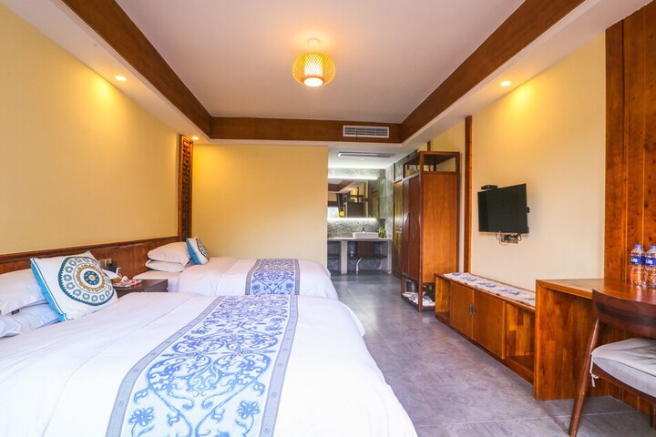 Room 100 of 153