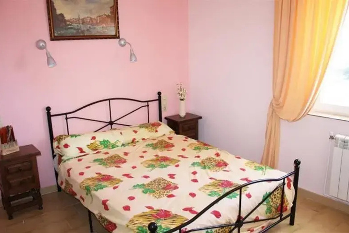 Room 2 of 5