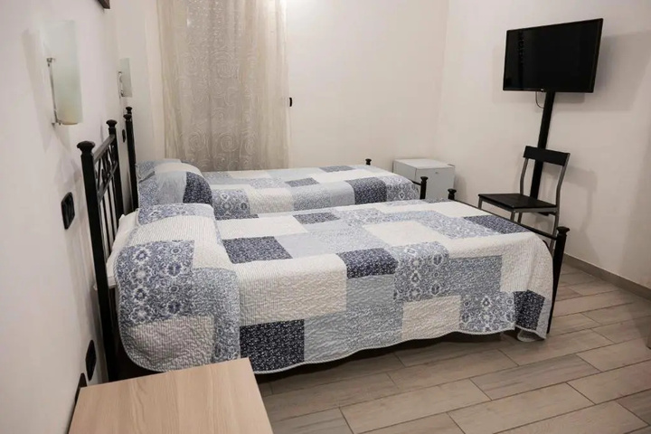 Room 2 of 9