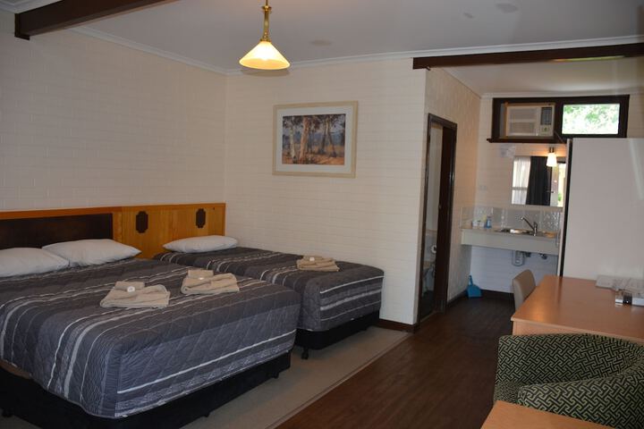 Room 13 of 83
