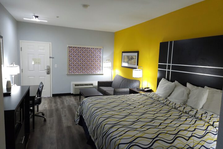 Suite King Bed Sofa (6 of 6)