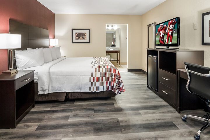 Superior King Bed (5 of 12)