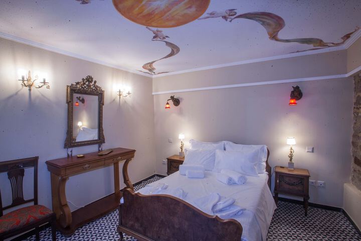 Room 8 of 9
