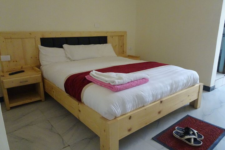 Room 11 of 18