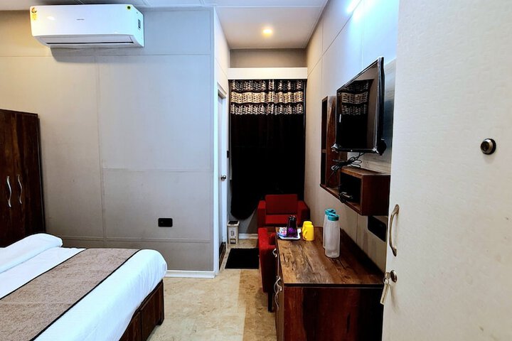 Room 3 of 13