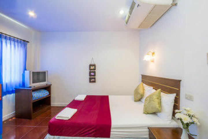 Room 9 of 12