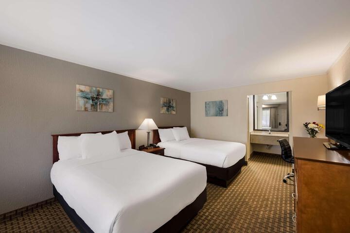 Standard Double Bed (10 of 13)