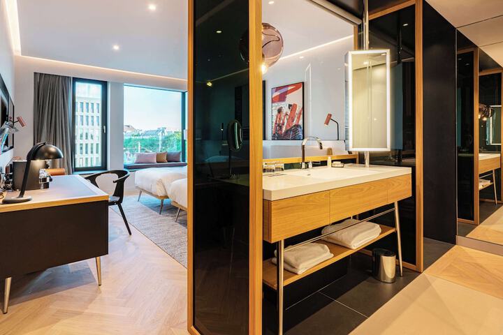 Room 57 of 112