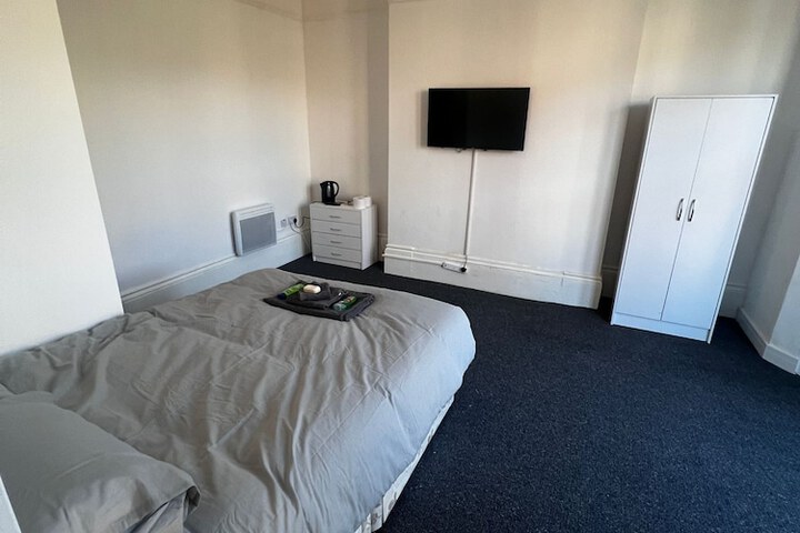 Room 9 of 14
