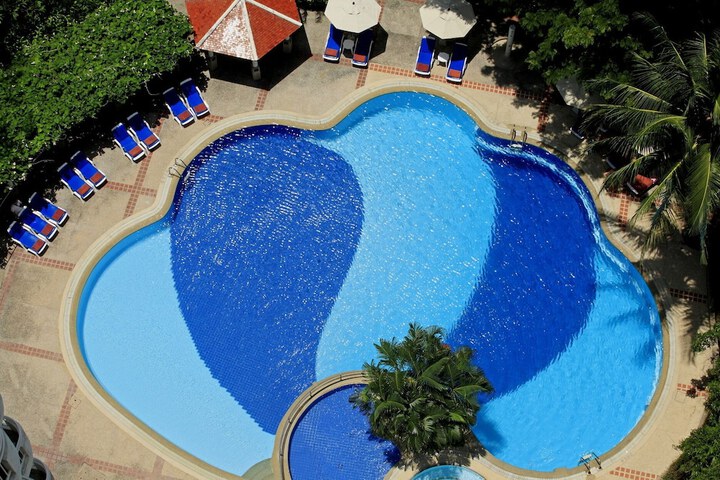 Pool 32 of 50