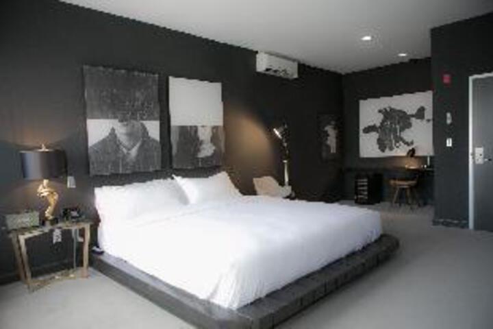 Room 7 of 8