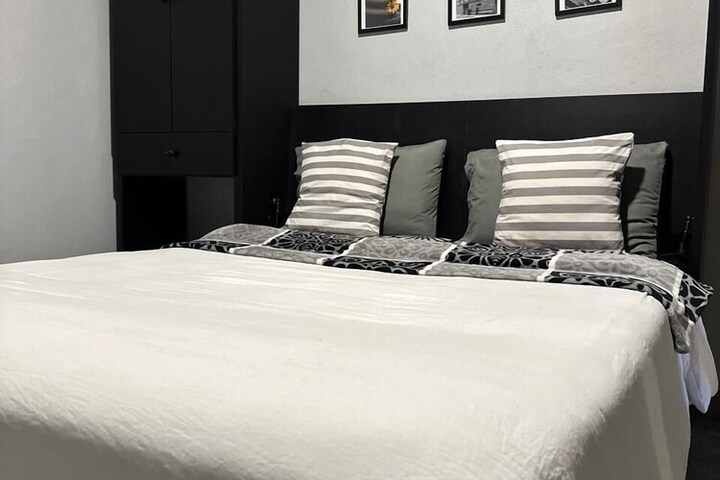 Room 3 of 34