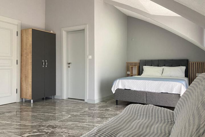 Room 42 of 126