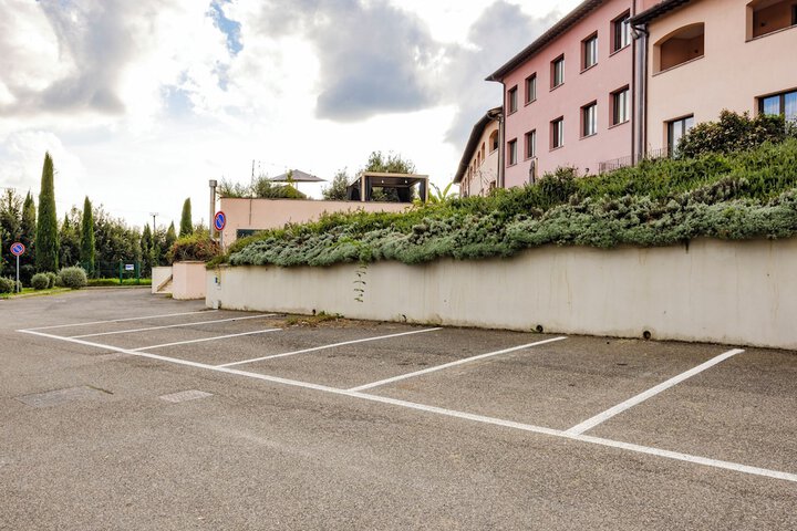 Hotel 127 of 128