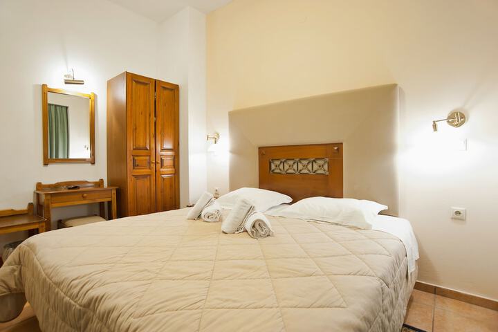 Room 33 of 50