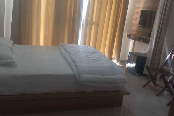 Room 7 of 18