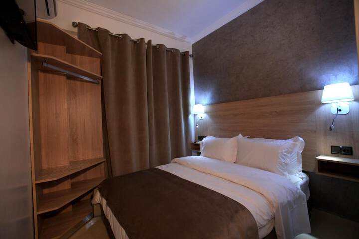 Room 10 of 27