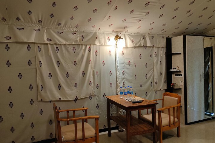 Room 33 of 86