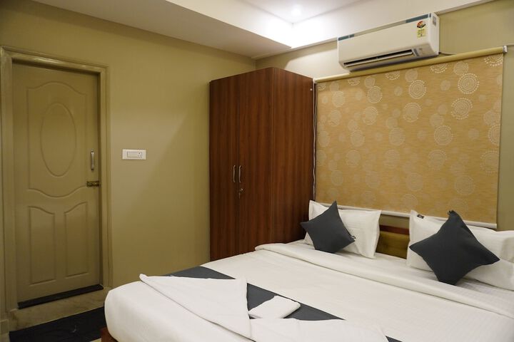 Room 5 of 18