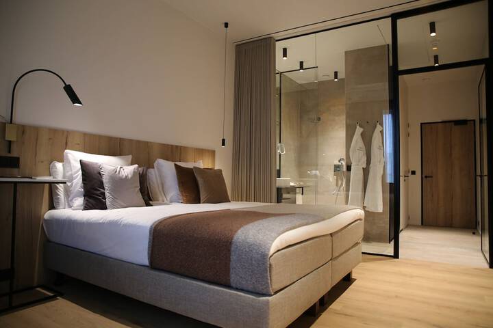 Room 8 of 32