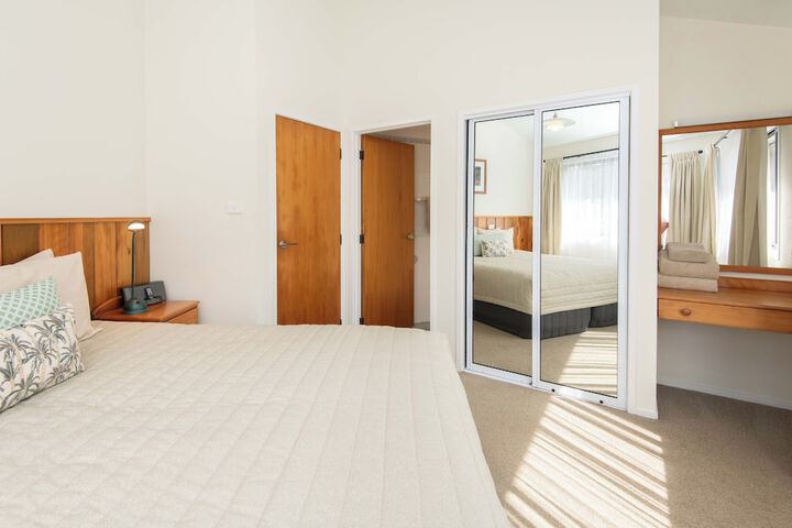 Room 4 of 42