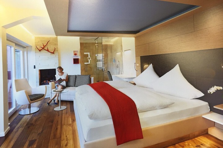 Room 6 of 25