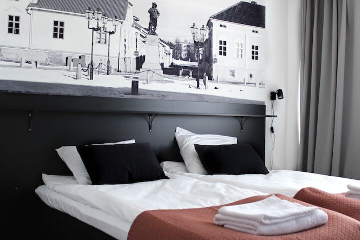 Room 16 of 32