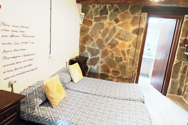 Room 9 of 28