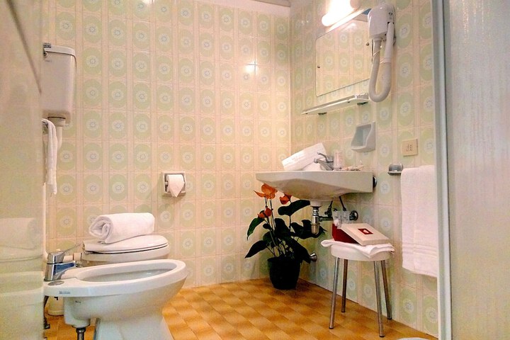 Room 22 of 65