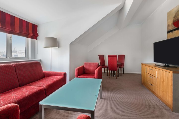 Room 28 of 191