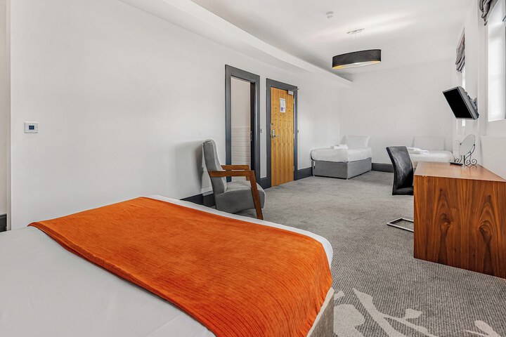 Room 36 of 106