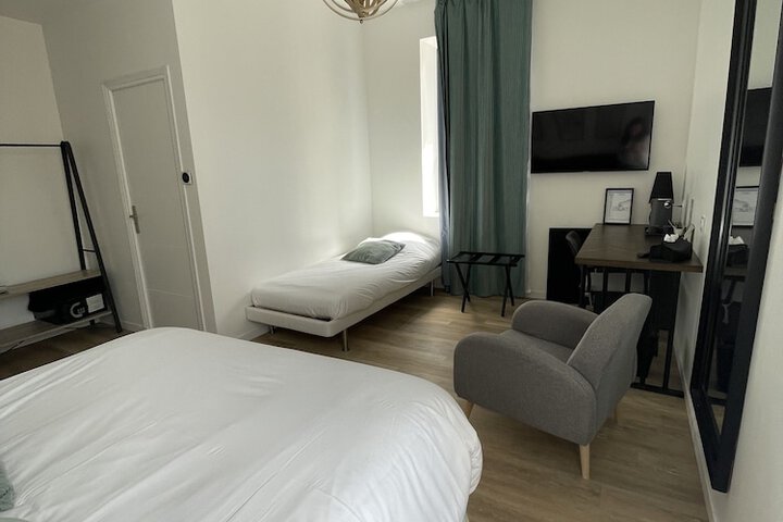 Room 15 of 83