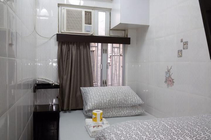 Room 6 of 35