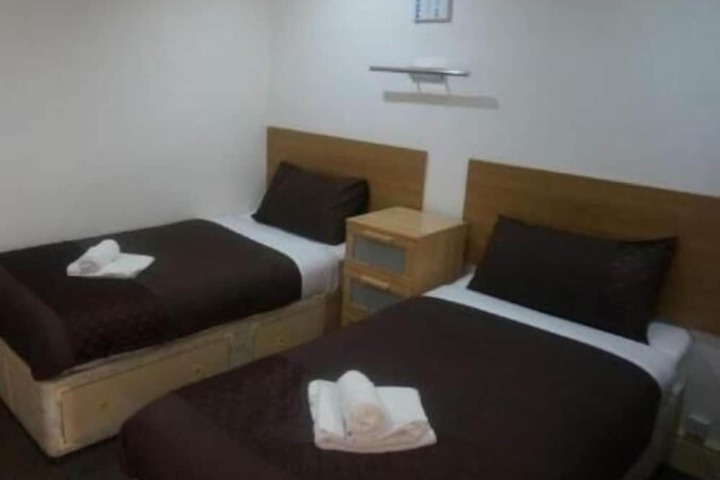 Room 7 of 18