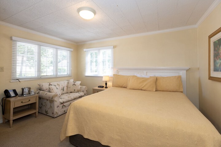 Room 42 of 220