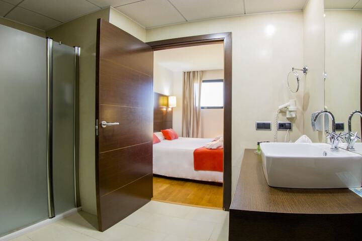 Room 32 of 75