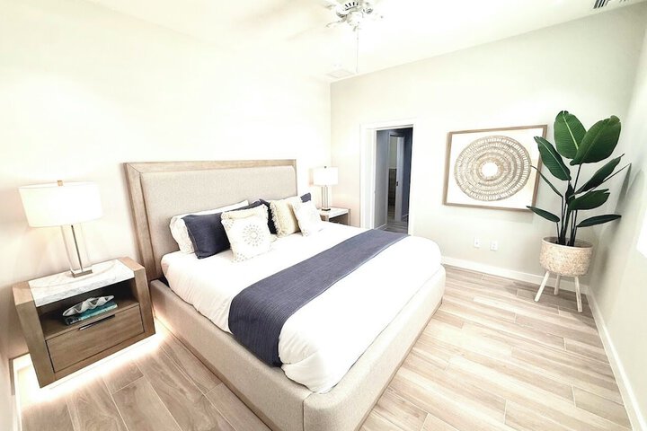 Room 33 of 172
