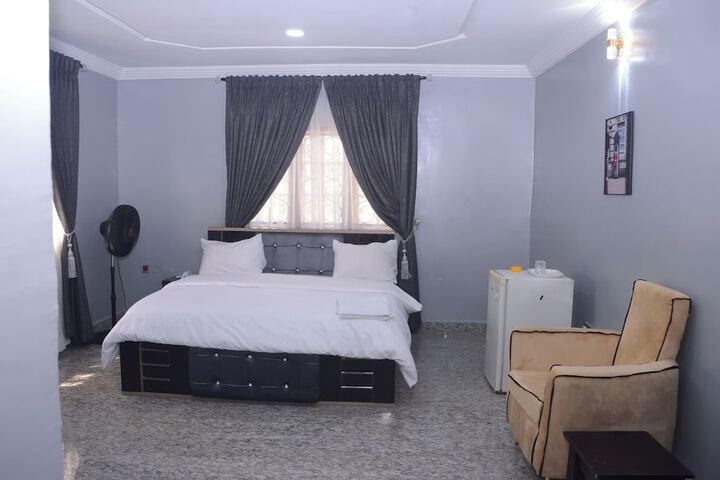 Room 14 of 79