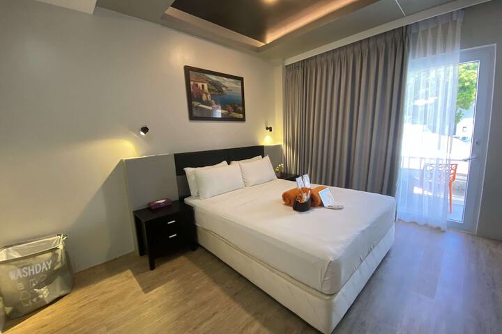 Room 104 of 403